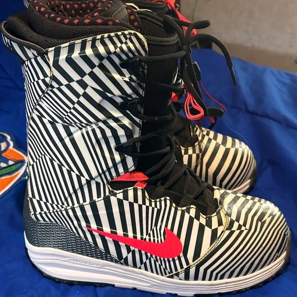 Limited edition Nike lunarendour snow boots Nike Lunarendor QS Snowboard Boots 2014 | evo main image 4
